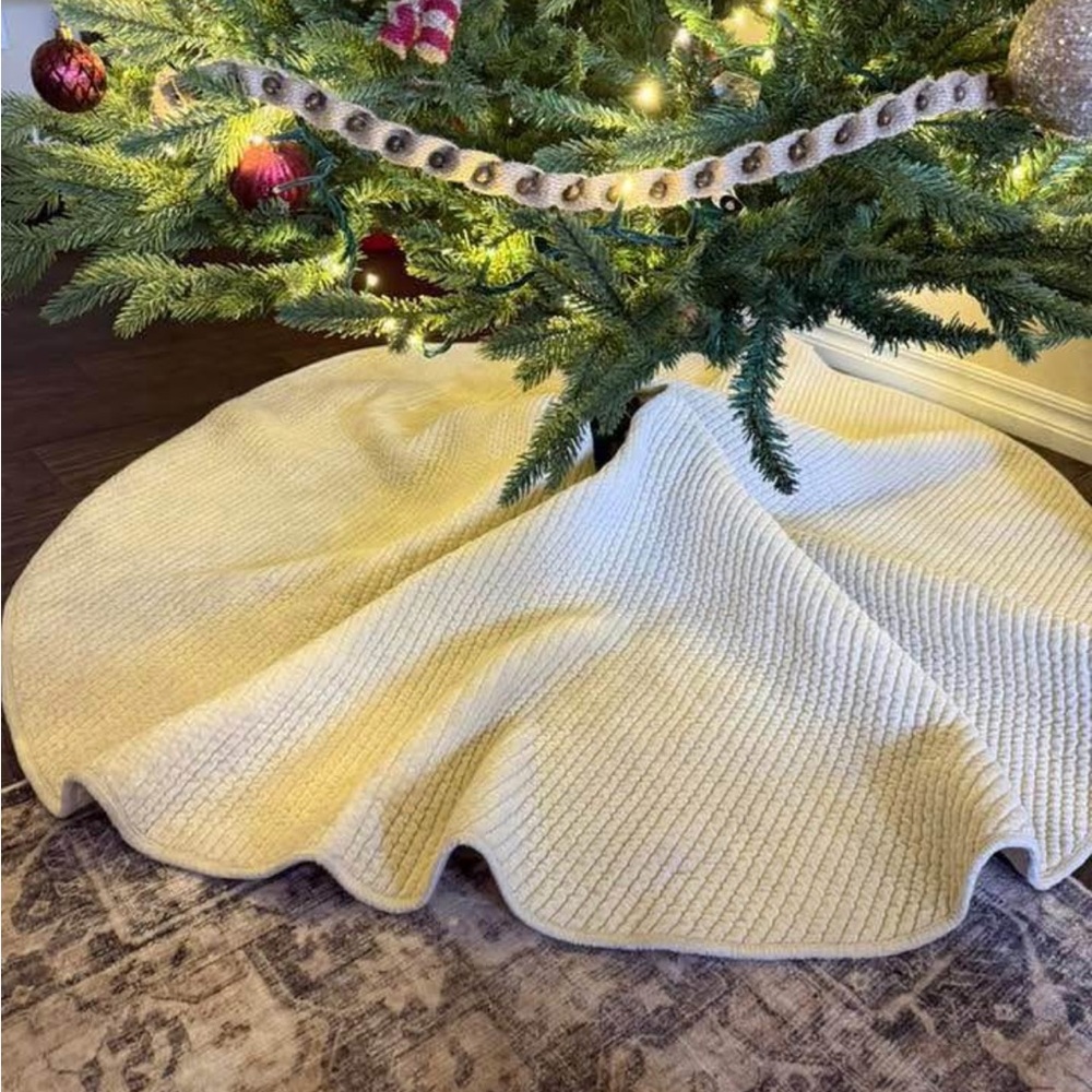 Elegant Cream Holiday Tree Skirt